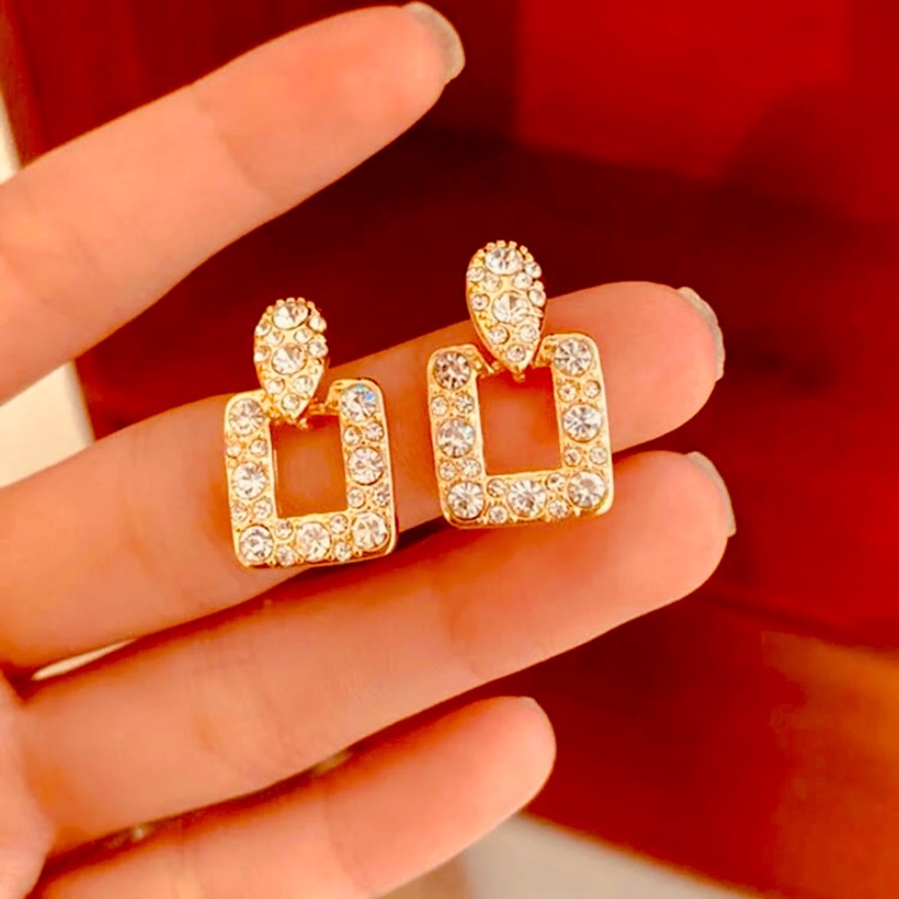 Women’s earrings